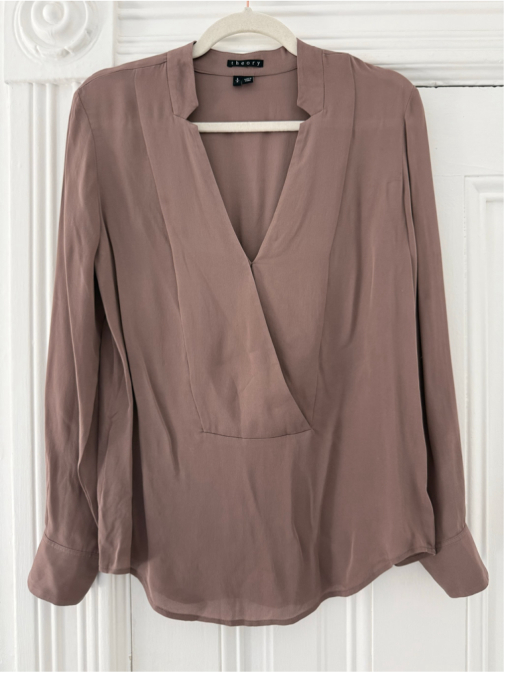 Women's Theory Silk V-Neck Blouse in Taupe, Size S